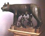 Статуя  римской волчицы принадлежит к эпохе средневековья